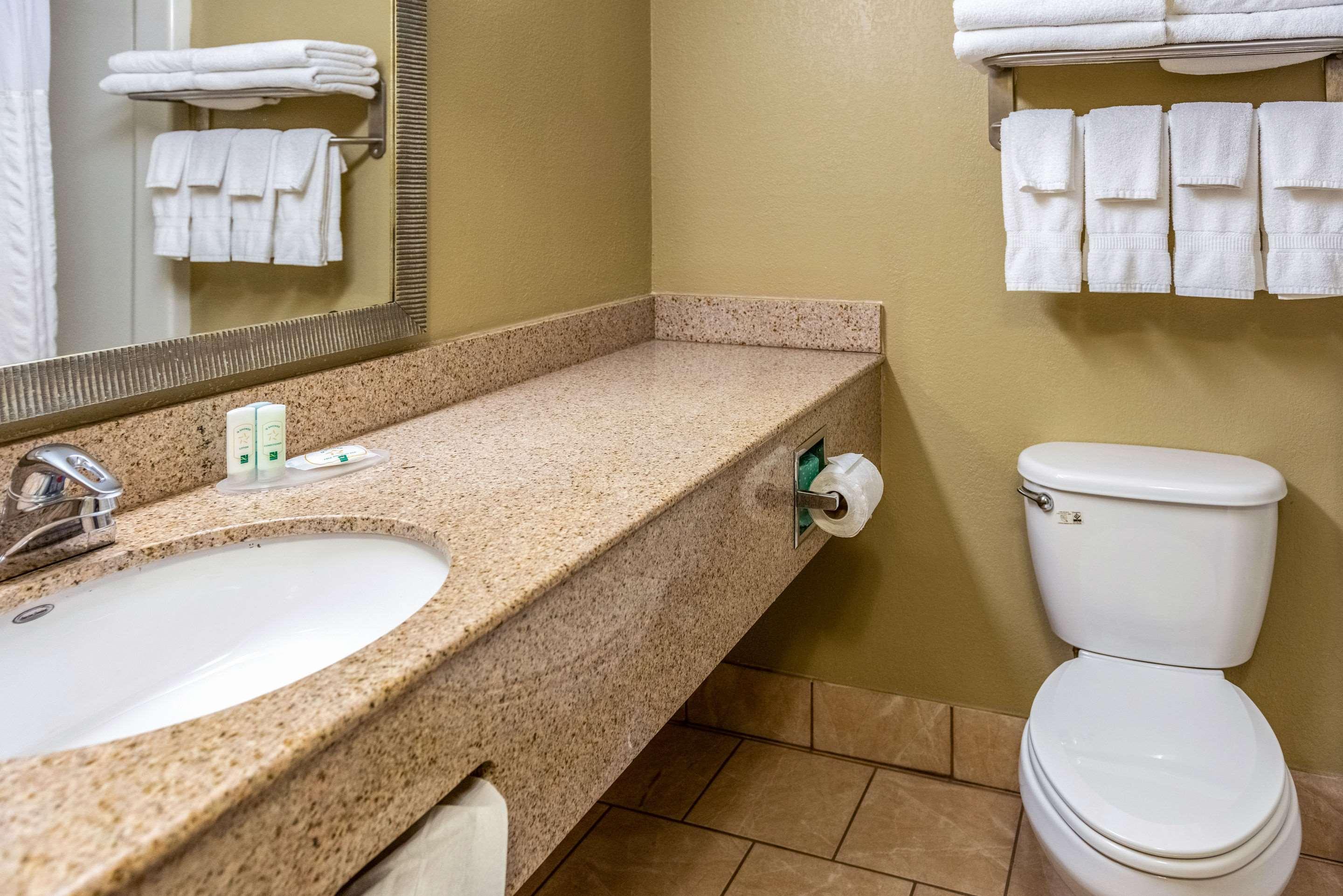 Quality Inn & Suites Seville Dış mekan fotoğraf