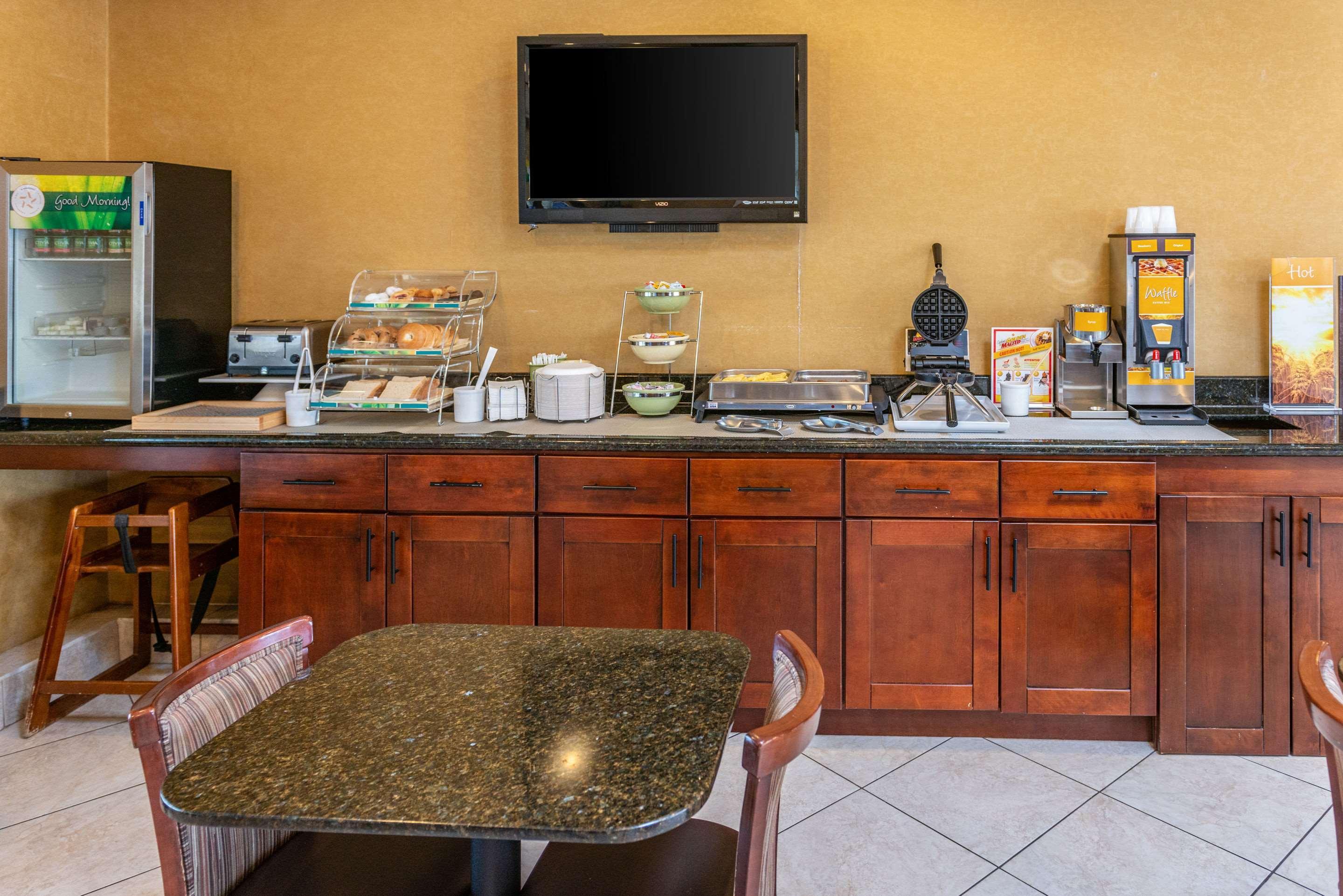 Quality Inn & Suites Seville Dış mekan fotoğraf
