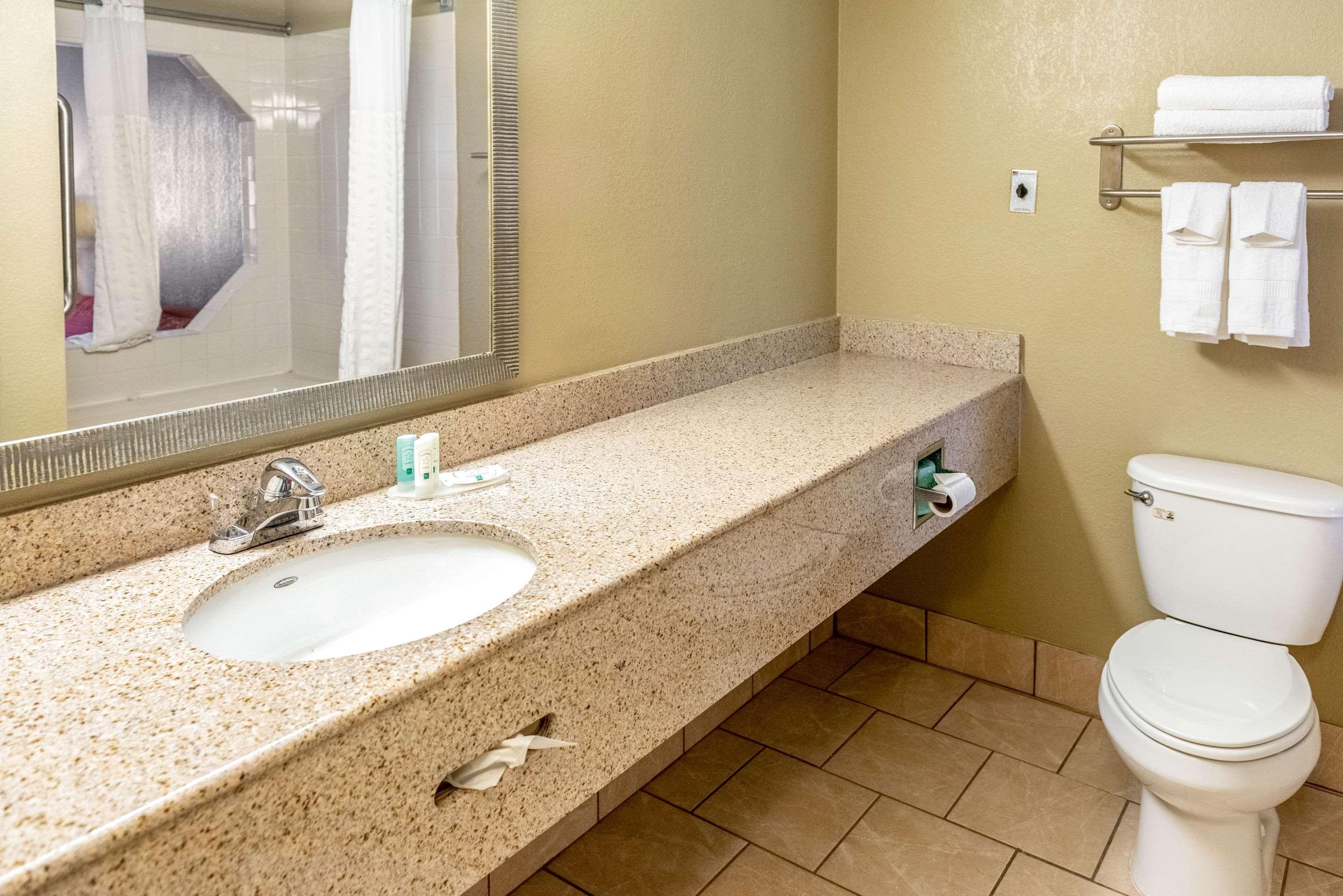 Quality Inn & Suites Seville Dış mekan fotoğraf