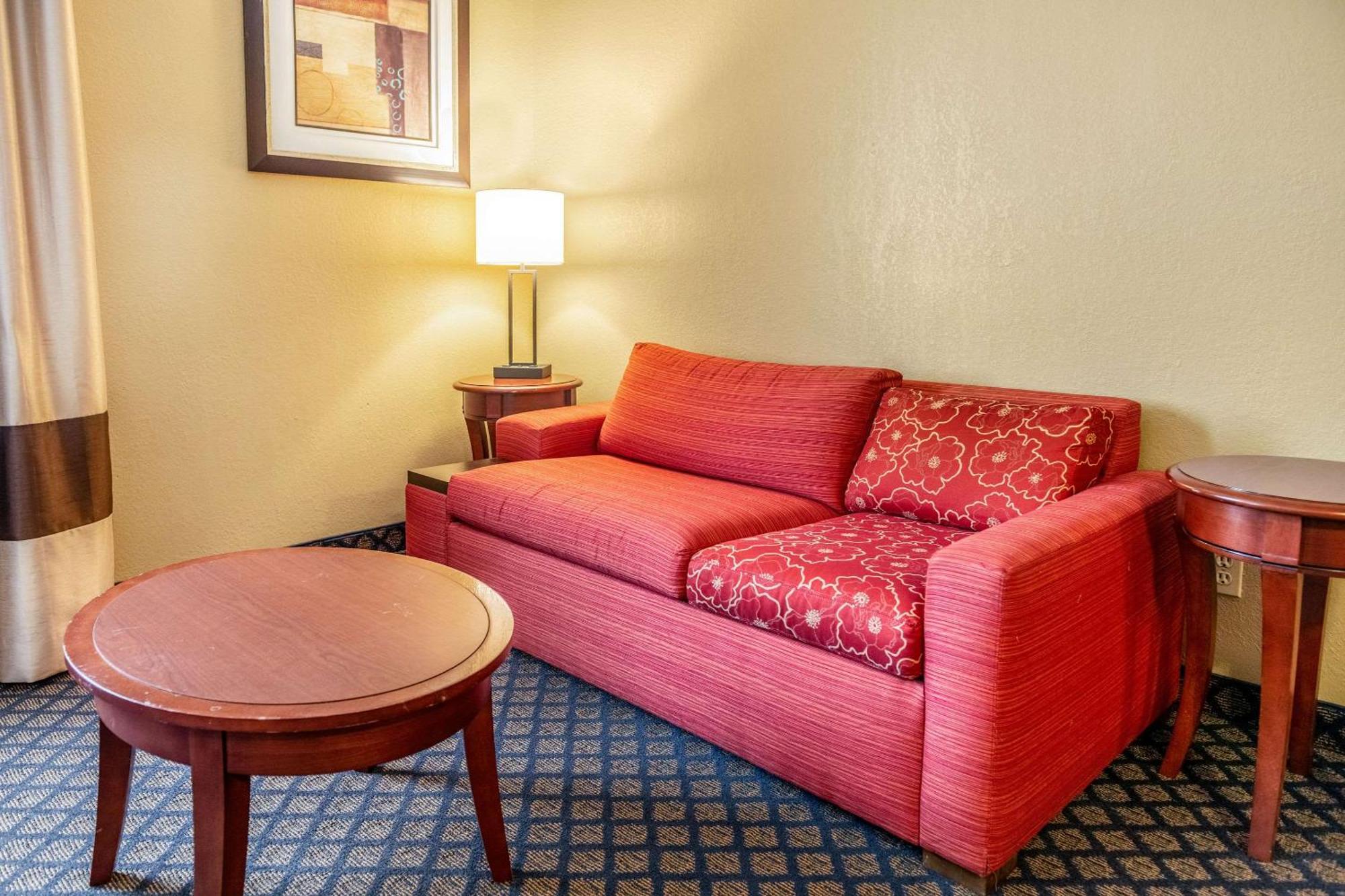 Quality Inn & Suites Seville Dış mekan fotoğraf