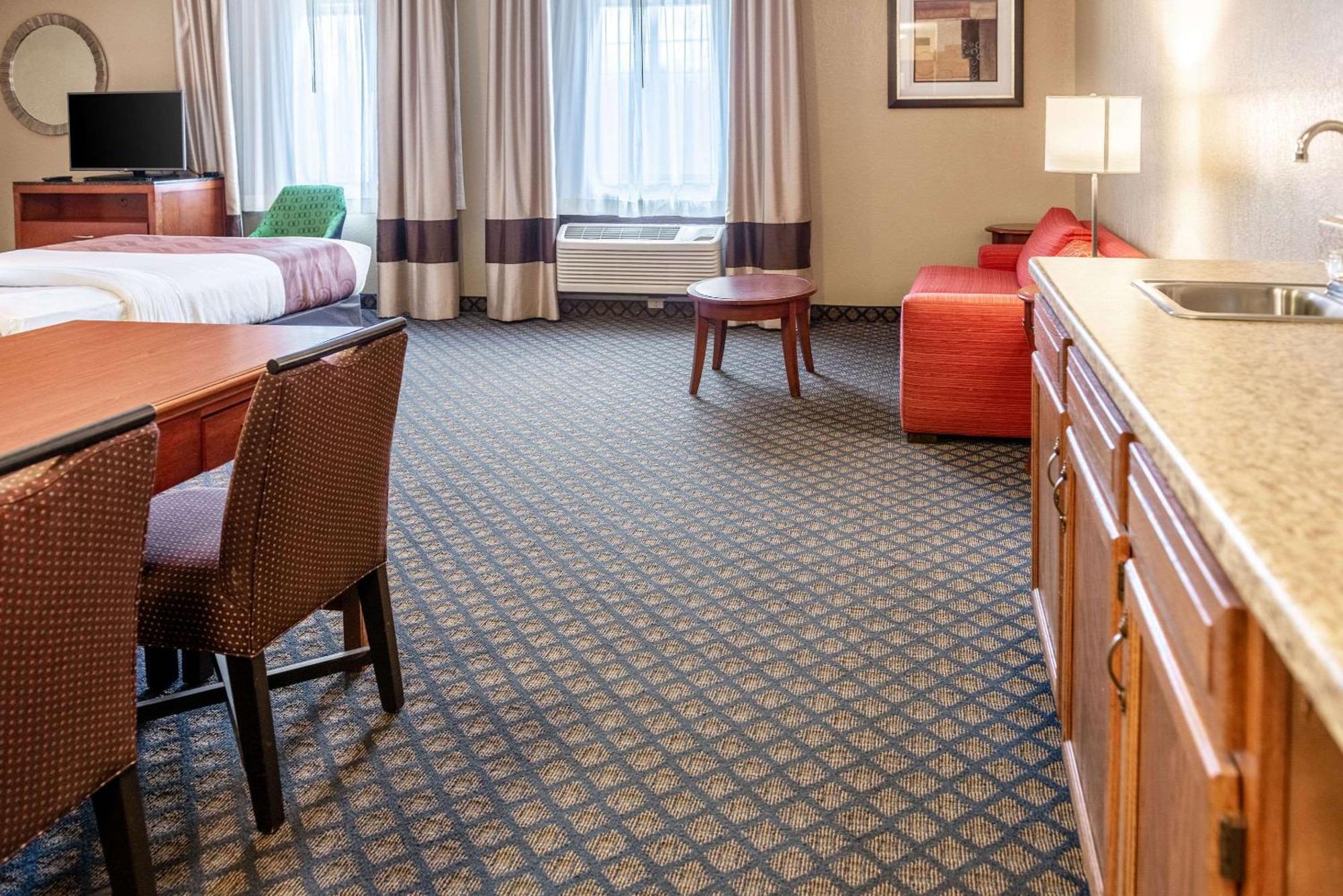 Quality Inn & Suites Seville Dış mekan fotoğraf