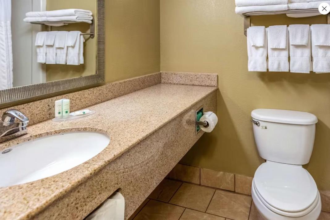 Quality Inn & Suites Seville Dış mekan fotoğraf